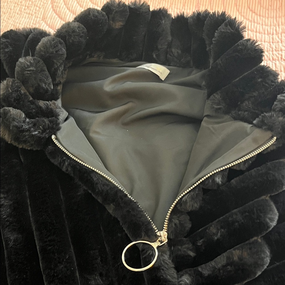 La Fiorentina Black Faux Fur Cape - Picture 5 of 7